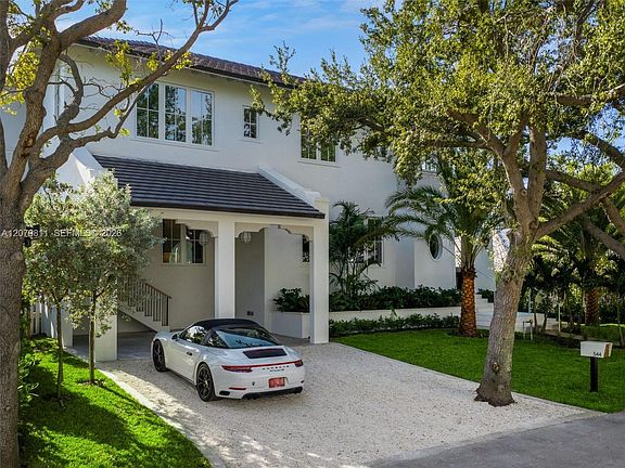 2nd image of 544 Warren Ln