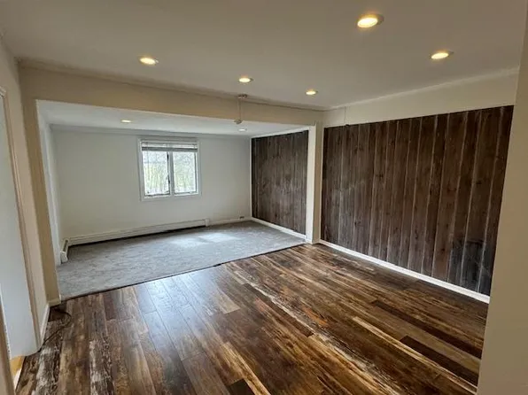 122A Quaker Path, Stony Brook, NY 11790