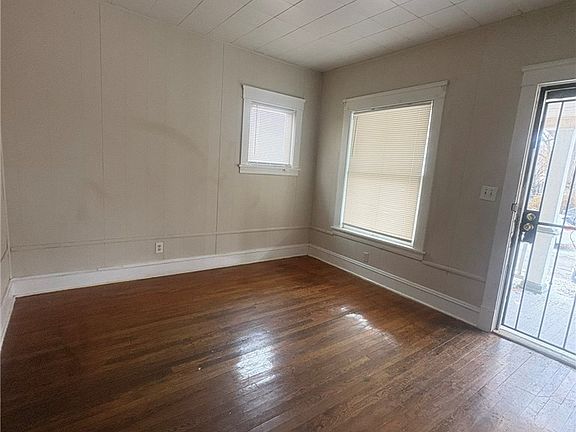 3rd image of 632 E 101st St