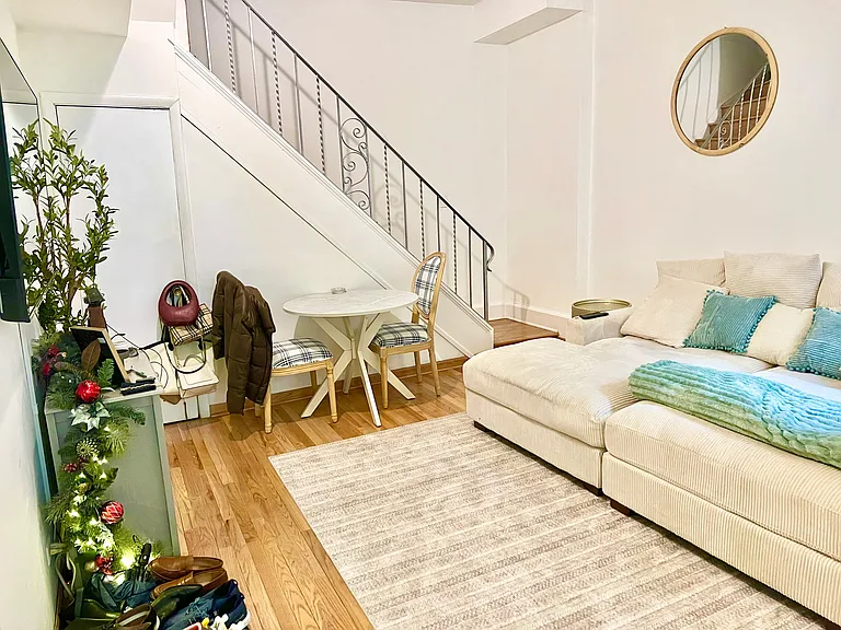 448 W Saint James Pl #3B — Photo 4