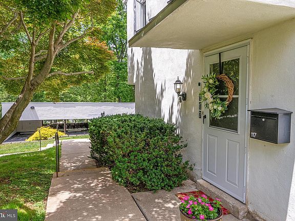 2nd image of 117 Oxley Ct