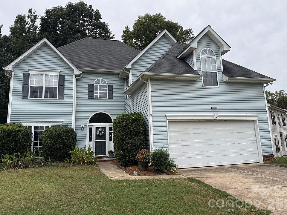 1st image of 715 W Cheval Dr