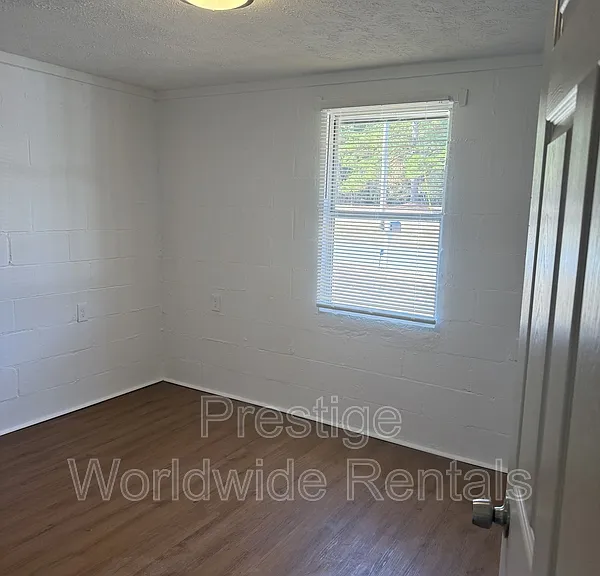 104 Moore St — Photo 5