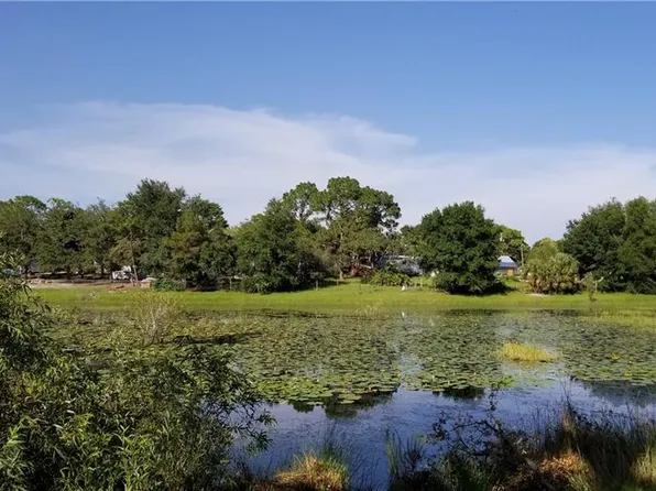 9761 Lake Dr, Weeki Wachee, FL 34613