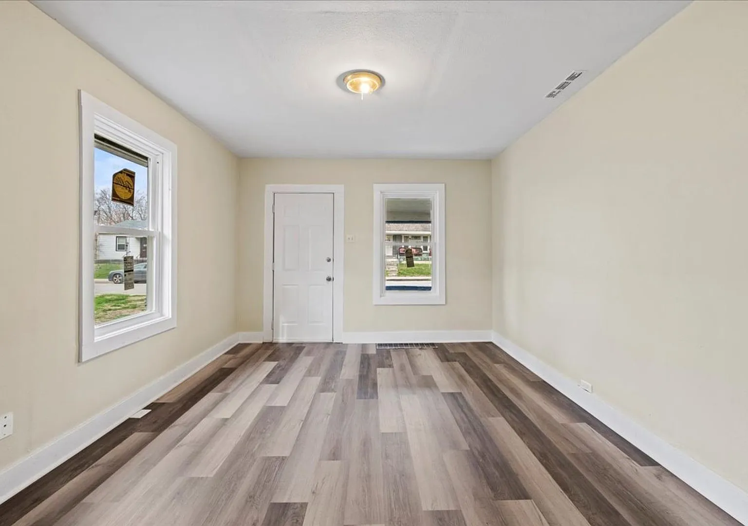429-431 S Oakland Ave — Photo 4