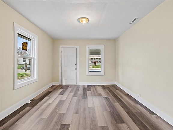 4th image of 429-431 S Oakland Ave #9768b1cf5