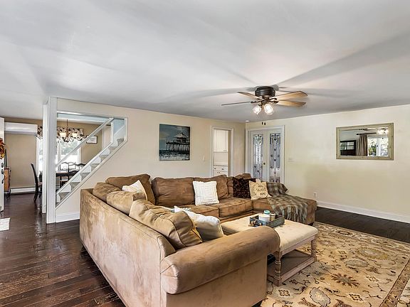 5th image of 217 Oakwood Ave