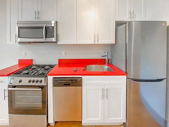 3rd image of 757 Park Ave #3R