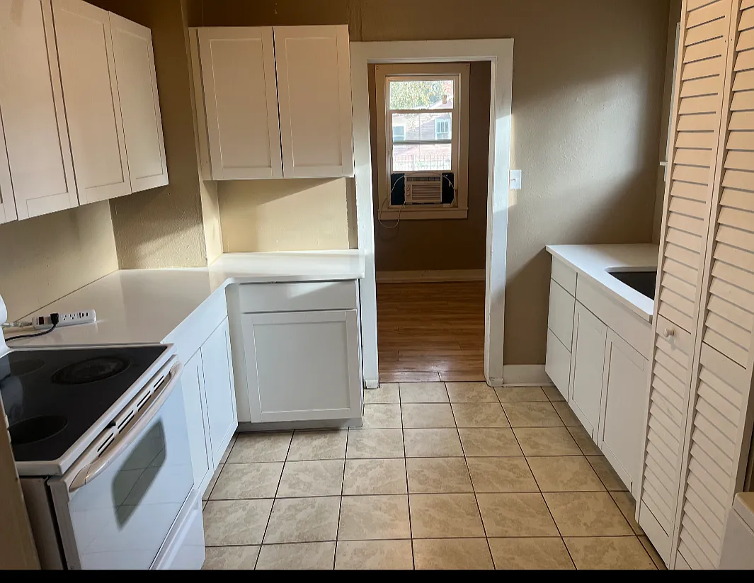 2 bed, 560 sqft, $1,150 — Photo 2