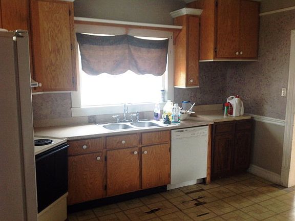 3rd image of 18 Carlson Ave
