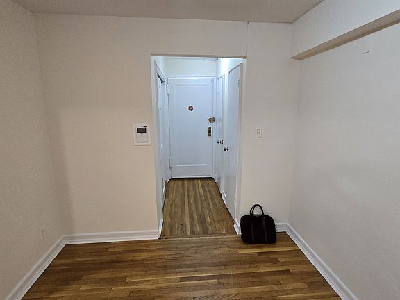3rd image of 14905 79th Ave APT 530