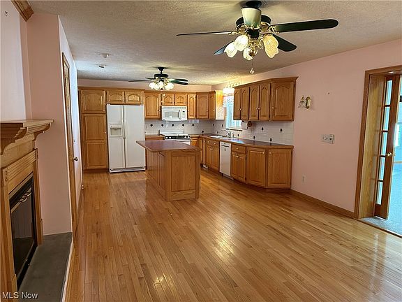 2nd image of 16 Willowbrook Dr