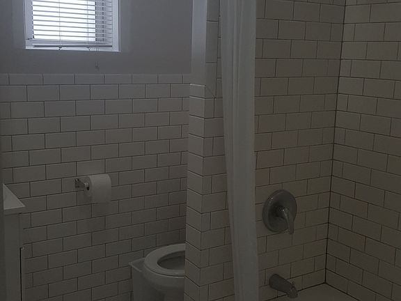 3rd image of 2539 Steinway St