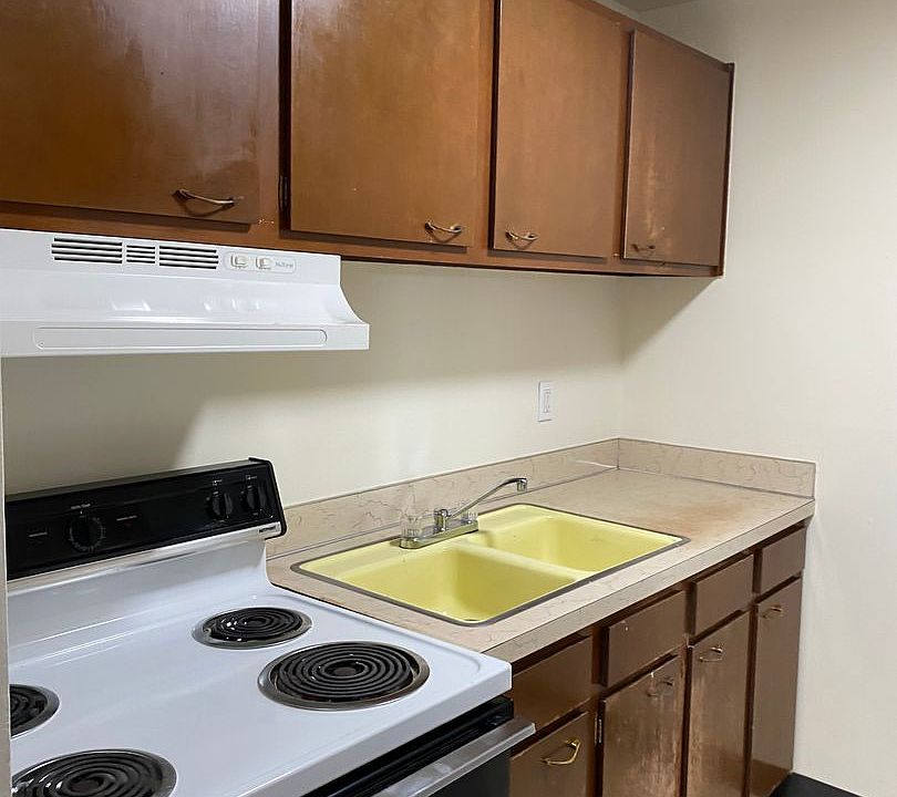 Burnside Manor Apartments 18411 E Burnside St Portland OR Zillow