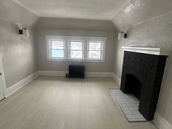 4th image of 235 Wabash Ave