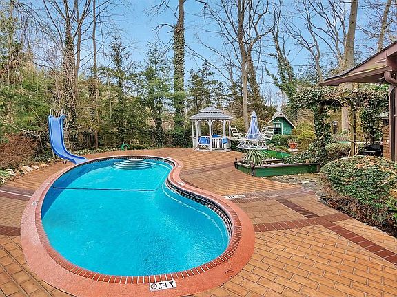 5th image of 5 Enfield Ln