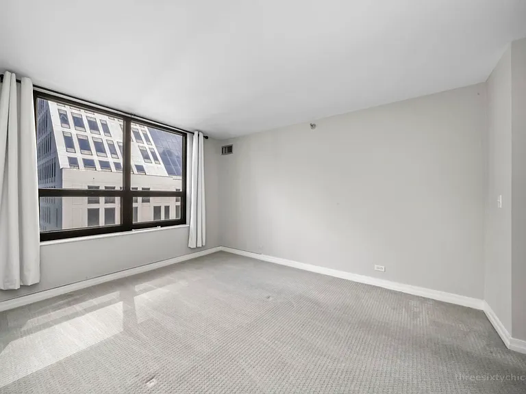 401 E Ontario St #409 — Photo 29
