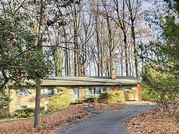 4th image of 2913 Rosemary Ln