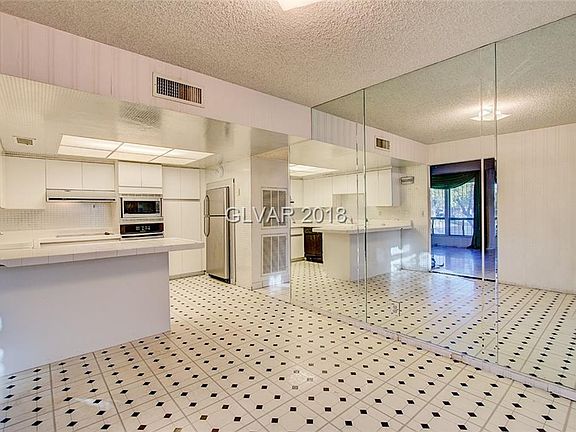 4th image of 3611 Victory Ave