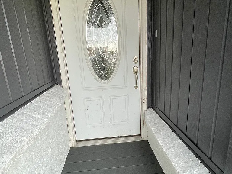 225 W Ctr — Photo 12