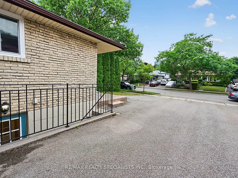 1912 Bonnymede Dr #LOWER — Photo 4