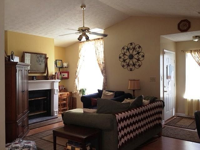 1st image of 352 Pleasant Pointe Dr