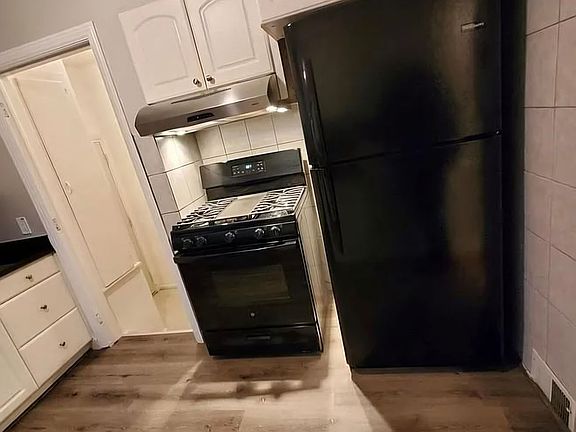 3rd image of 23851 Scotia Rd