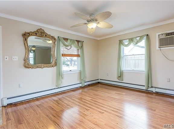 4th image of 12 Surrey Ln