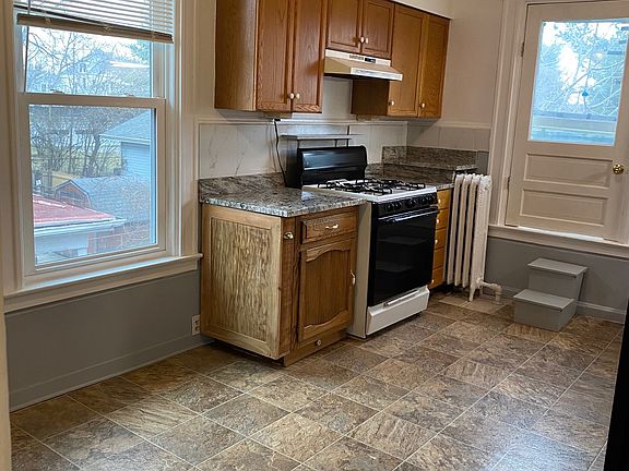 3rd image of 4800 Oak St #2
