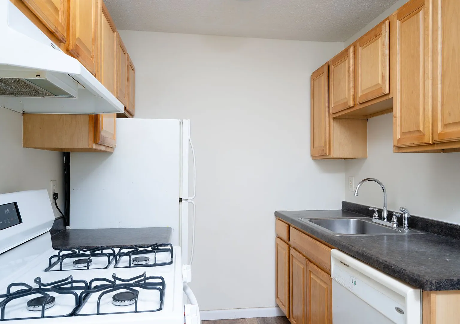 2122 Grand Ave S — Photo 4
