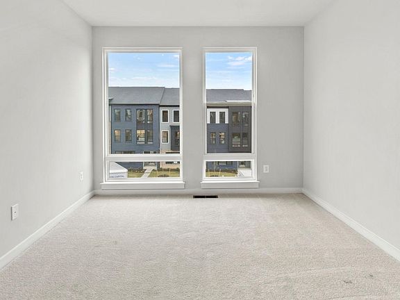 3rd image of 305 Summit Point Blvd
