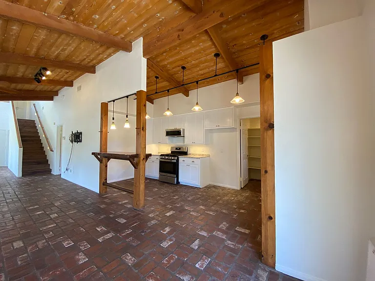 3010 N Broadway — Photo 17