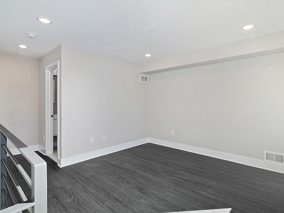 4th image of 630 Christian St #B