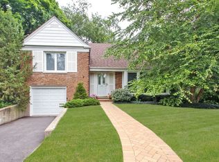 82 Williamsburg Rd, Evanston, IL 60203