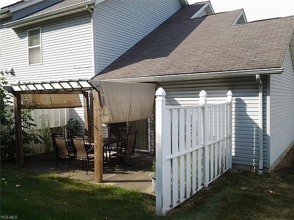 3rd image of 601 Hilltop Terrace Dr