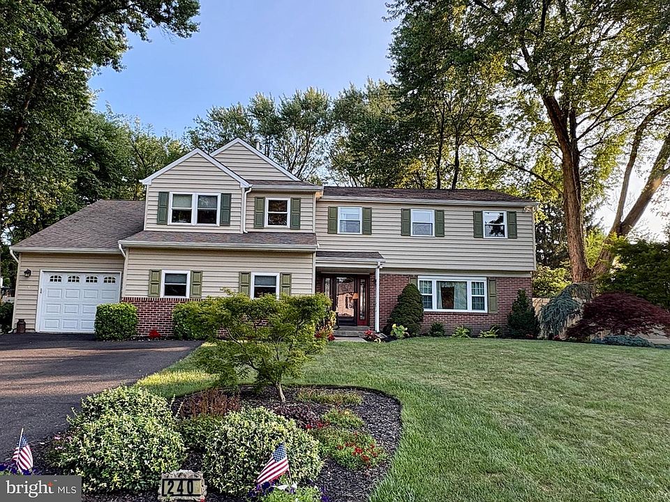 1st image of 240 Beaver Rd