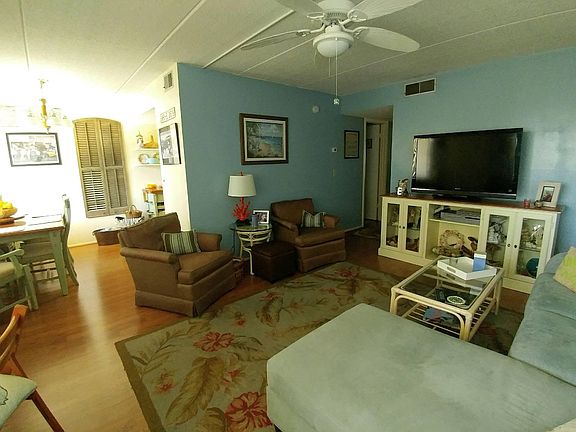 3rd image of 11620 Park Blvd APT 303