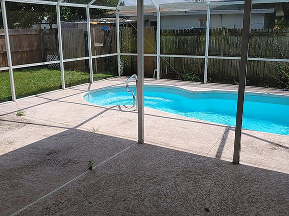 2nd image of 427 Morgan Cir S