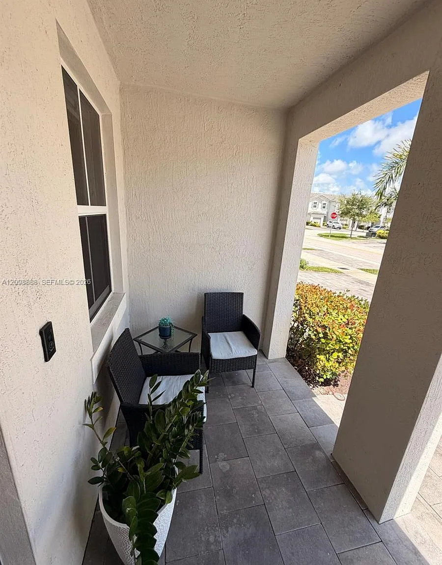 Keys Gate Residential — Photo 3