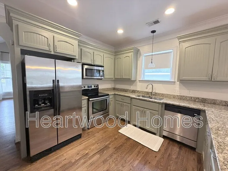 432 Jackson Ave — Photo 10