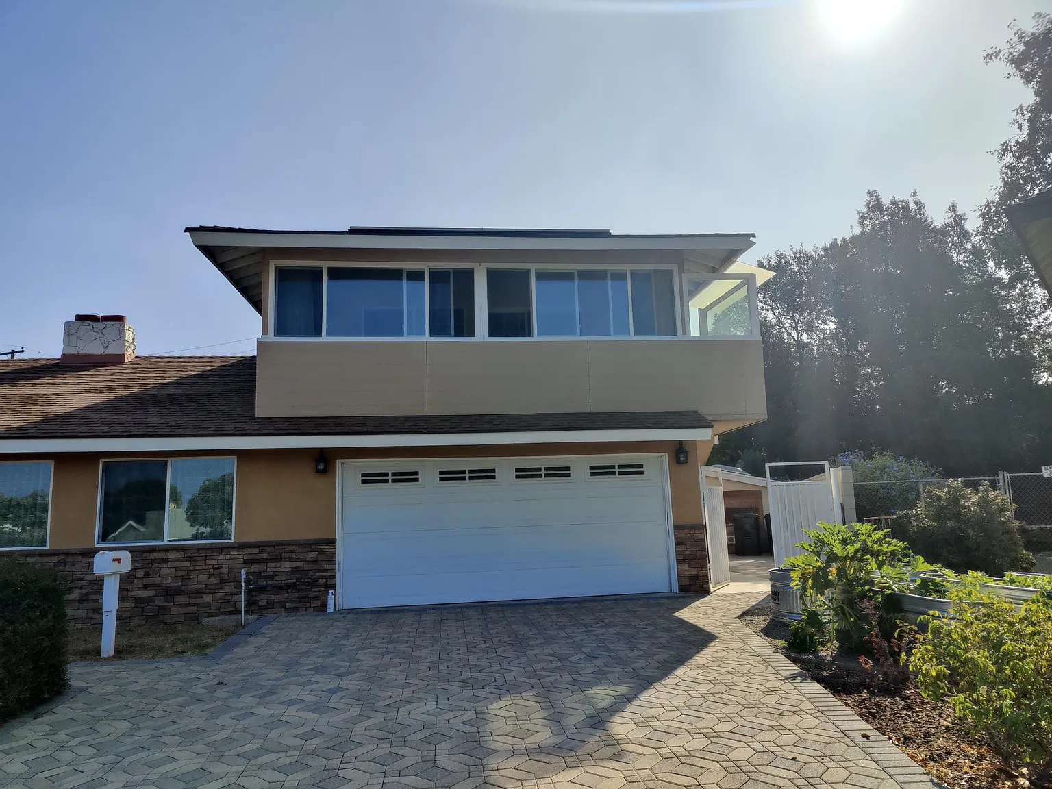 1017 E Arroues Dr — Photo 4