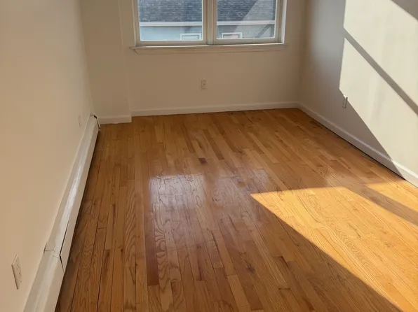 87-06 Queens Boulevard image 4 of 12