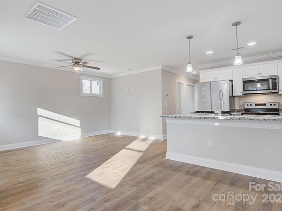 5th image of 1463 Southwest Blvd