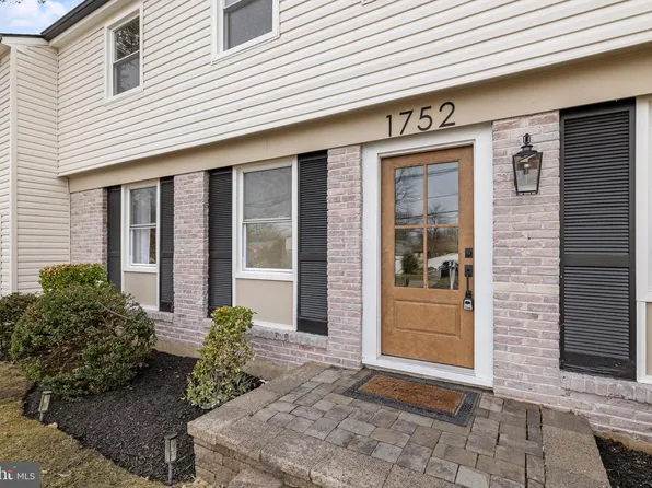 1752 Lark Ln, Cherry Hill, NJ 08003