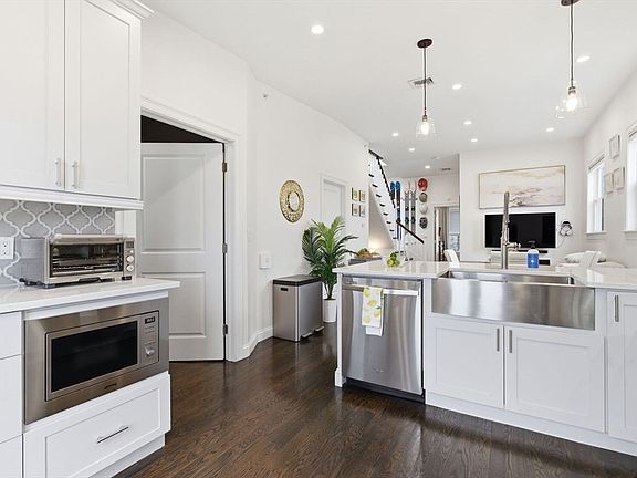 4th image of 167 Putnam St #Penthouse 3