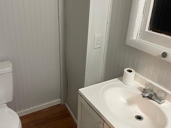 3rd image of 1327 Clover St