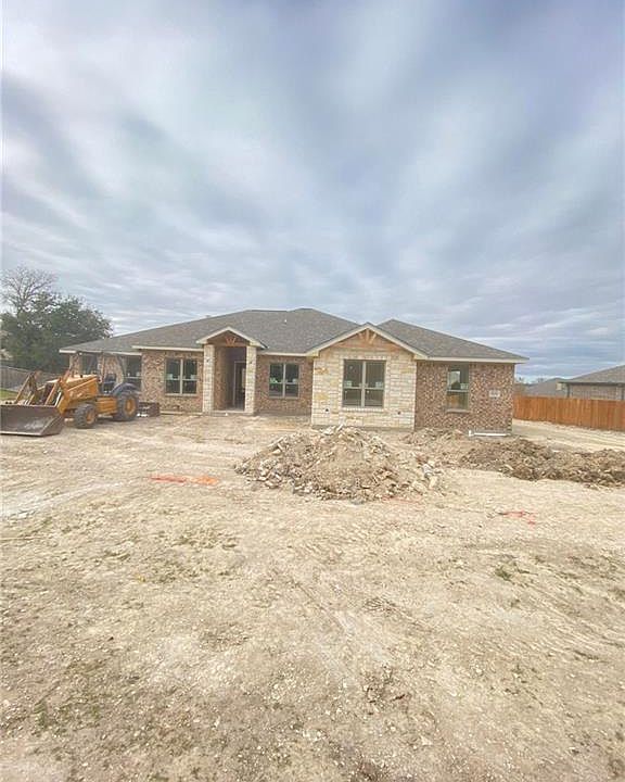 1st image of 2031 Heritage Loop