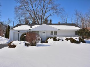 5631 S 41st St, Greenfield, WI 53221