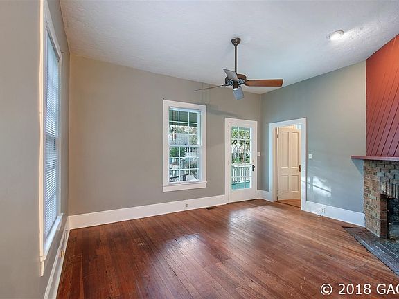 4th image of 517 NE 4th St