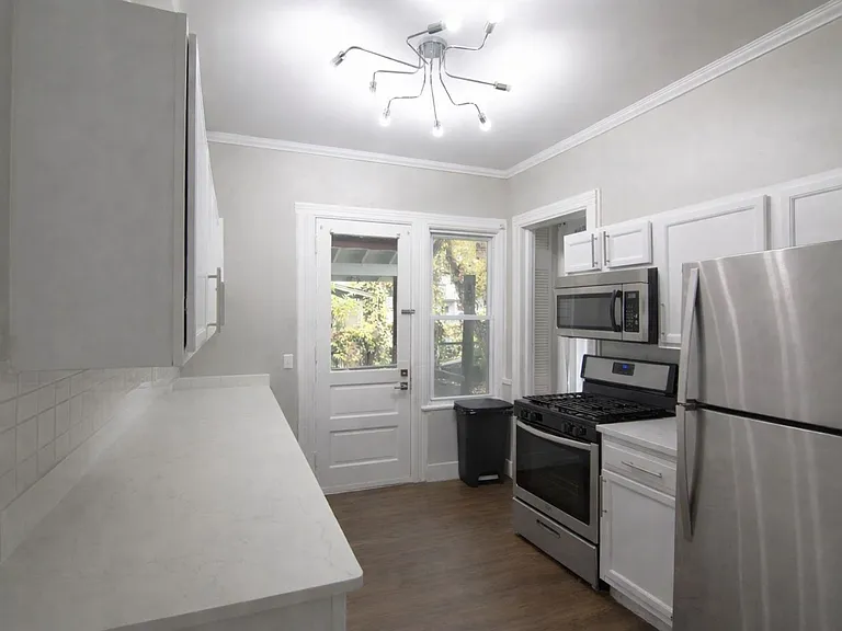 144-313 Linn St — Photo 61